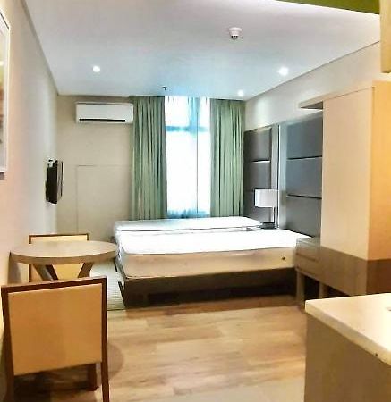 Studio Unit Condo At Antel Serenity Suites Makati Манила Экстерьер фото
